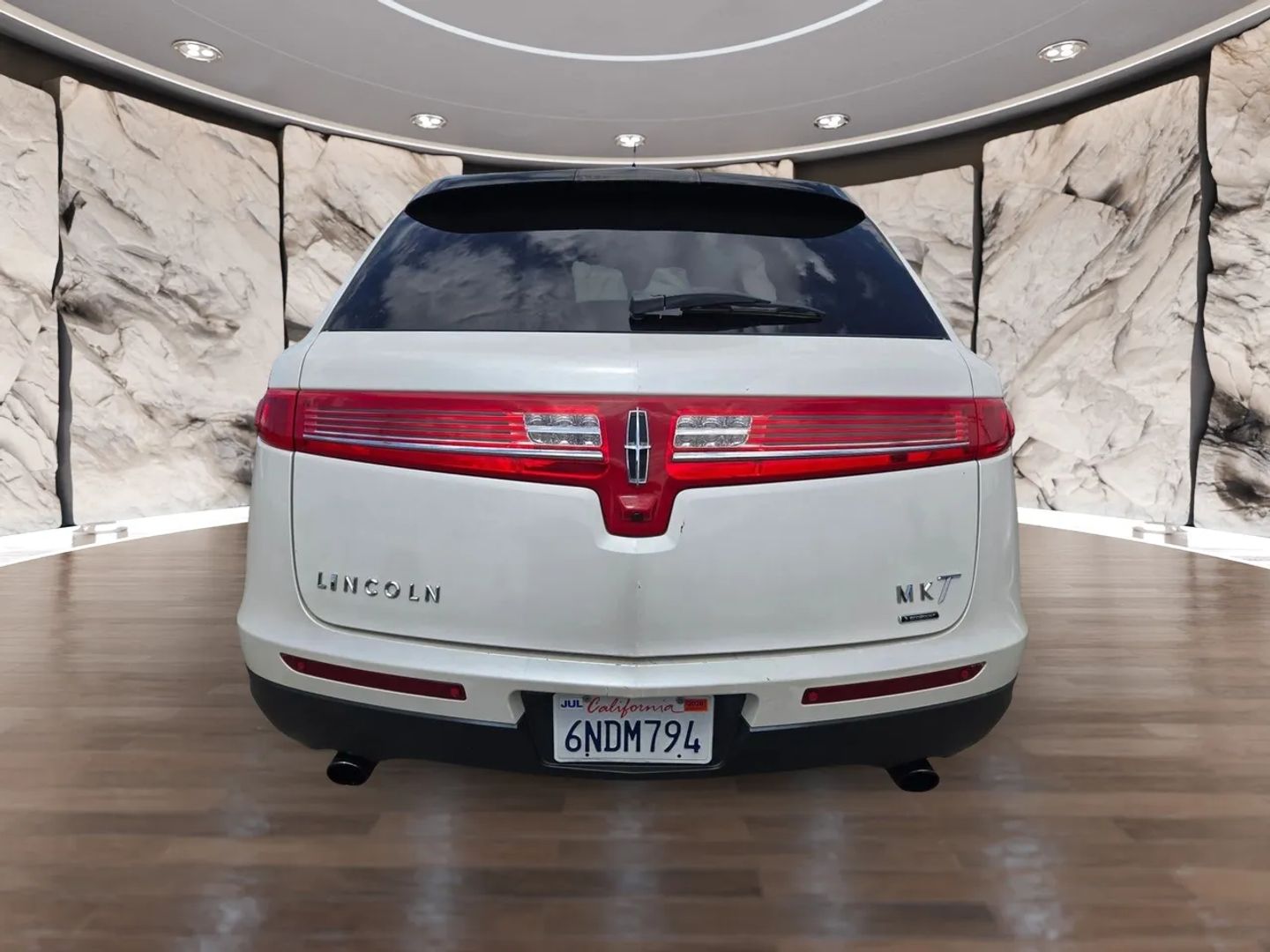 2010 Lincoln MKT EcoBoost photo 5