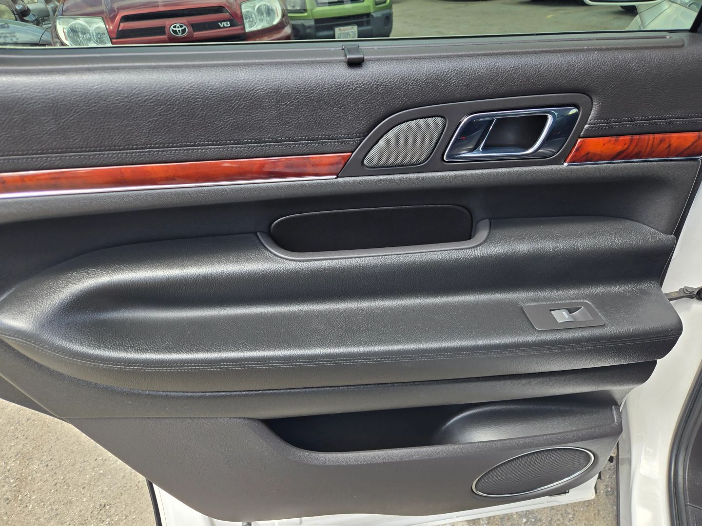 2010 Lincoln MKT EcoBoost photo 10