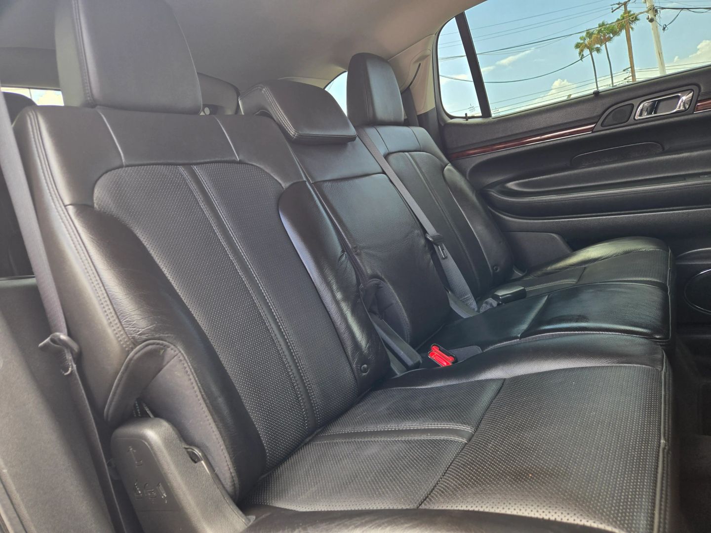 2010 Lincoln MKT EcoBoost photo 16