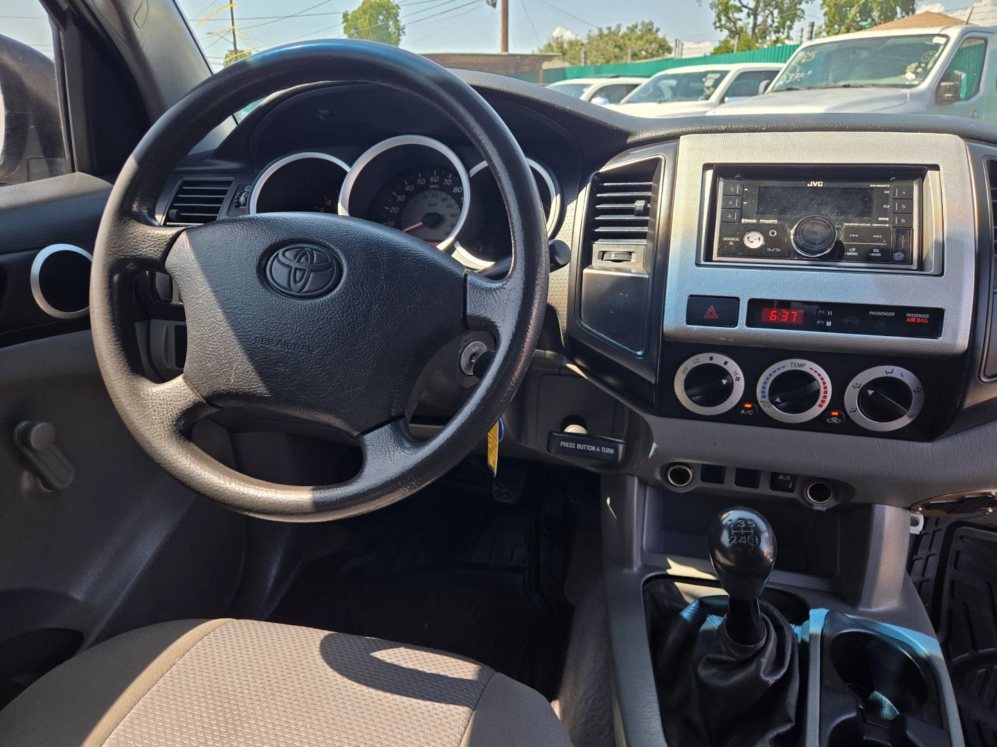 2011 Toyota Tacoma photo 13