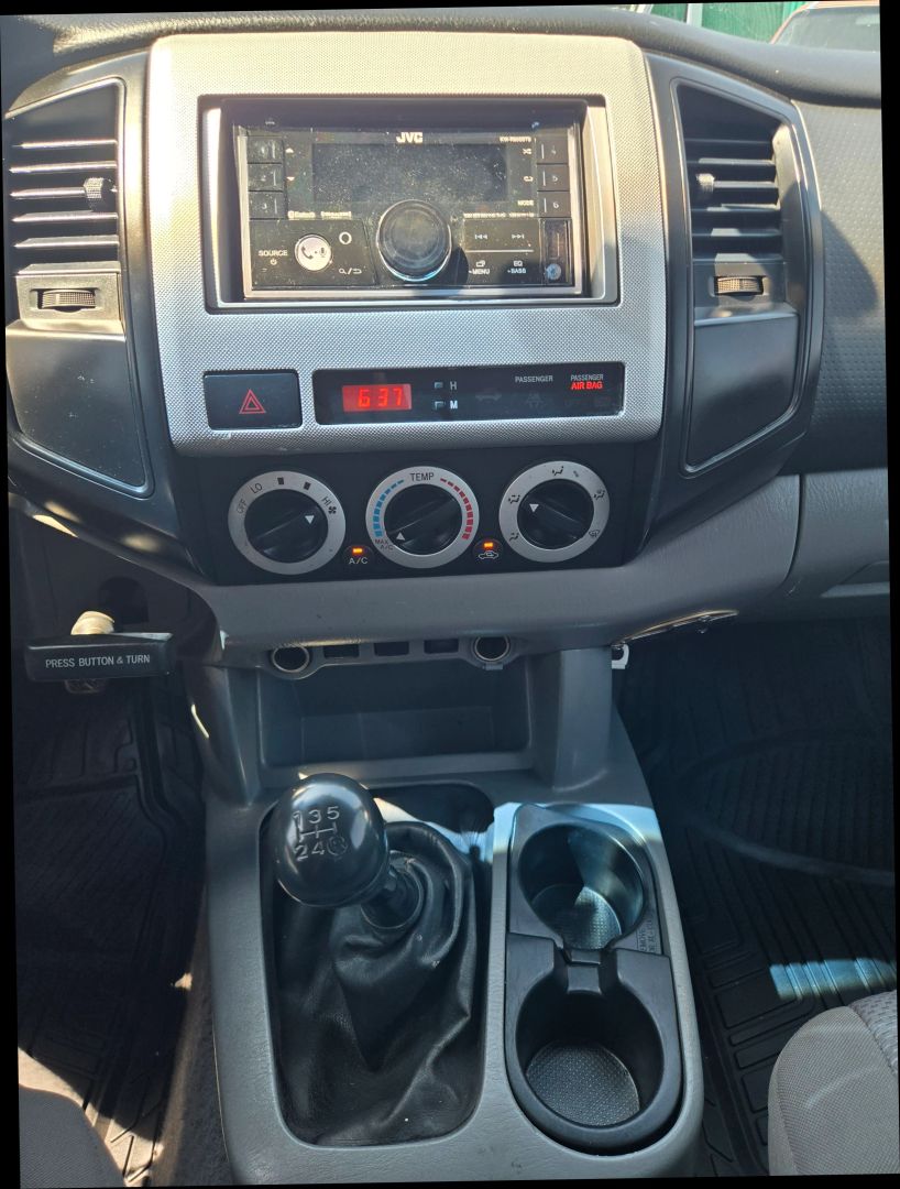 2011 Toyota Tacoma photo 14