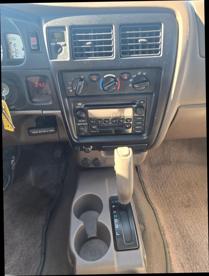 2004 Toyota Tacoma SR5 photo 13