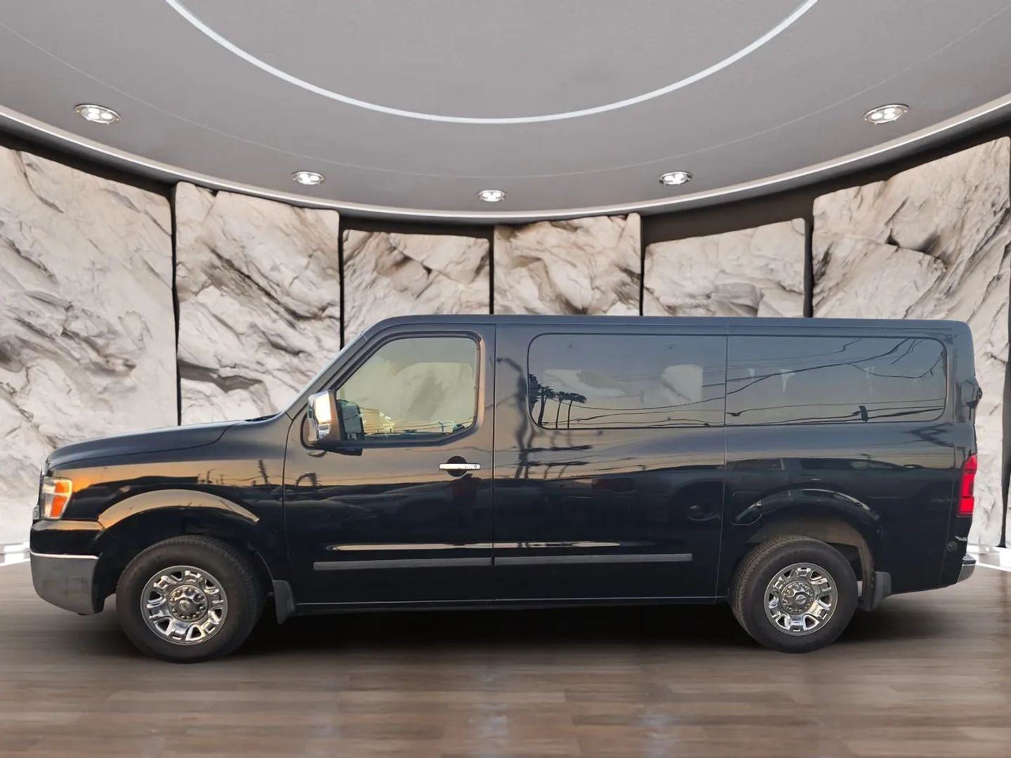 2020 Nissan NV3500 photo 2