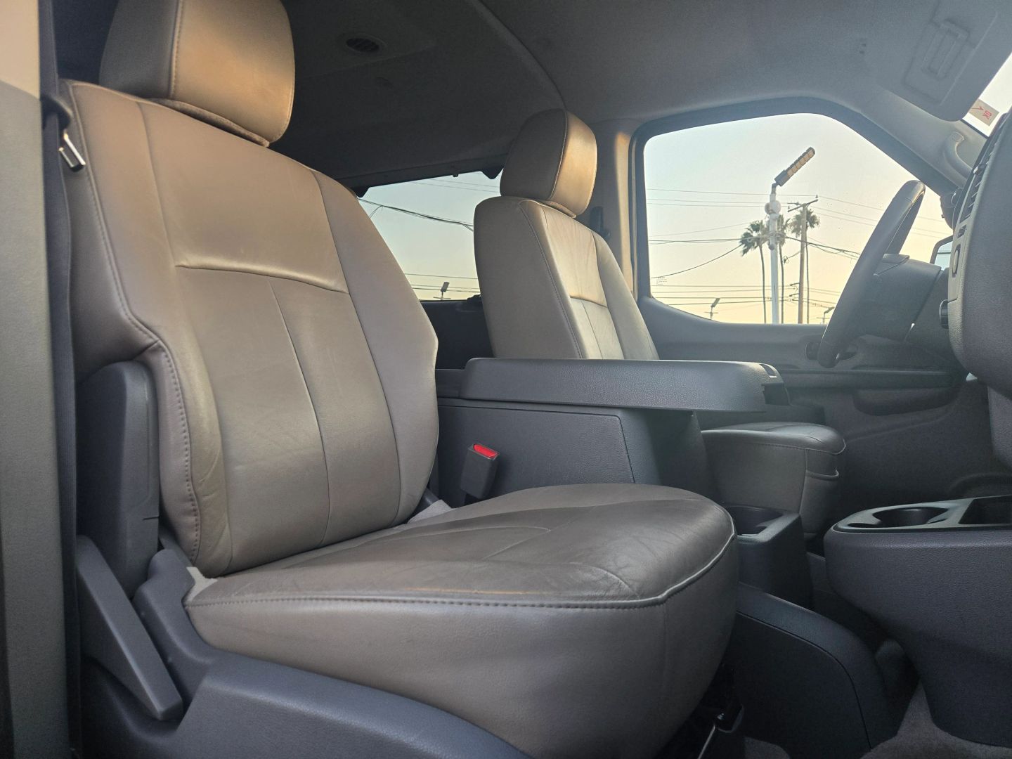 2020 Nissan NV3500 photo 10