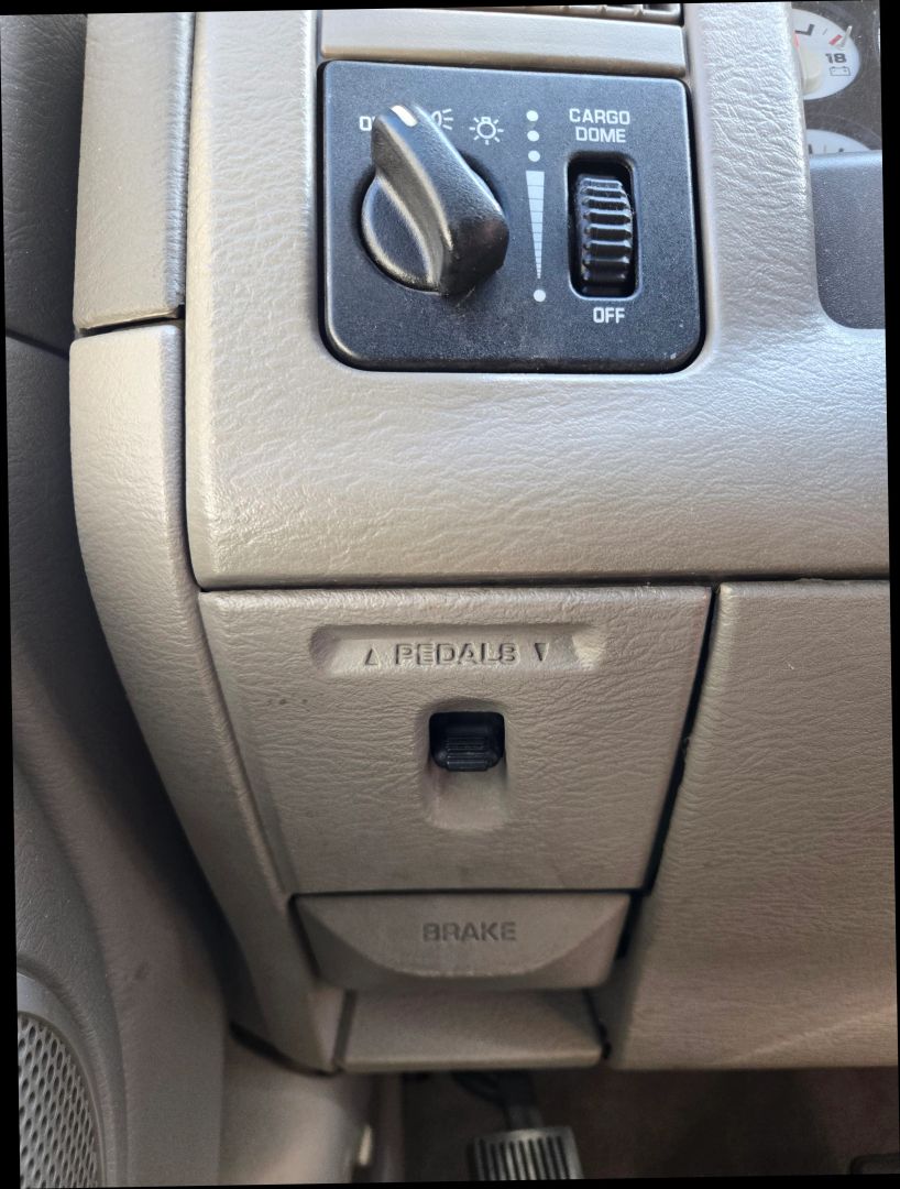 2004 Dodge Ram 3500 SLT photo 19