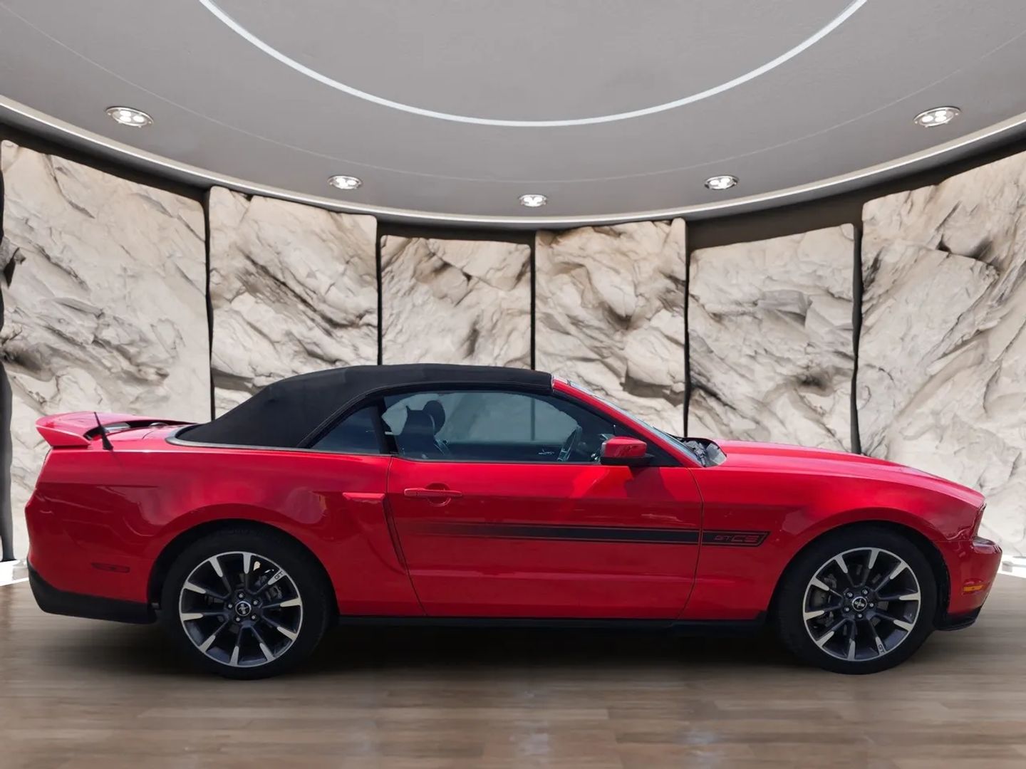 2012 Ford Mustang GT Premium photo 5
