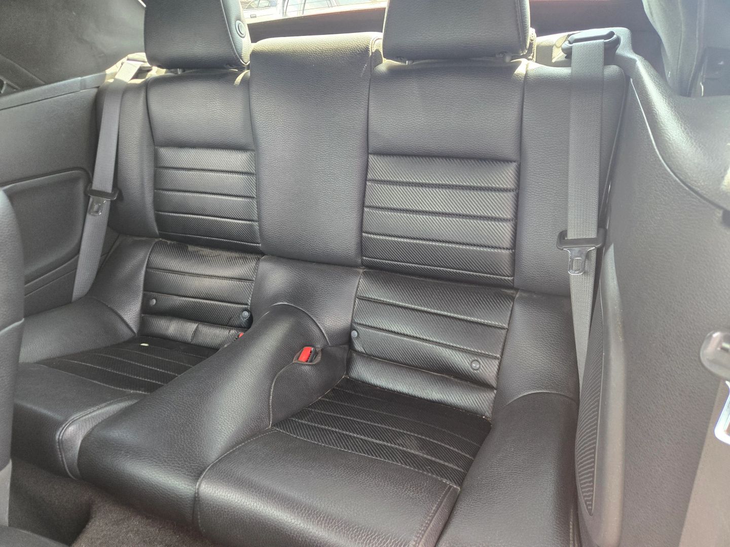 2012 Ford Mustang GT Premium photo 12