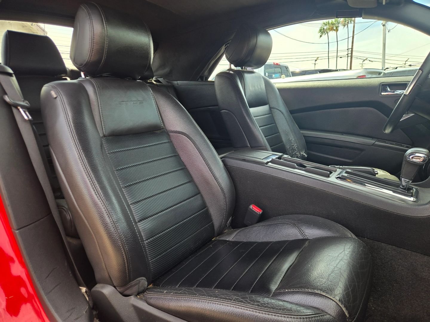 2012 Ford Mustang GT Premium photo 13
