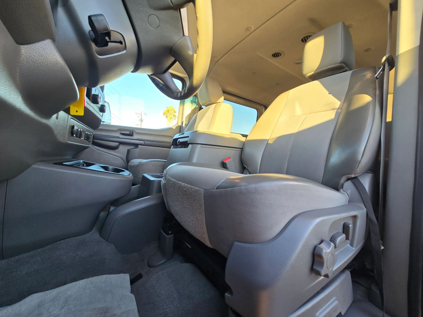 2020 Nissan NV3500 photo 8