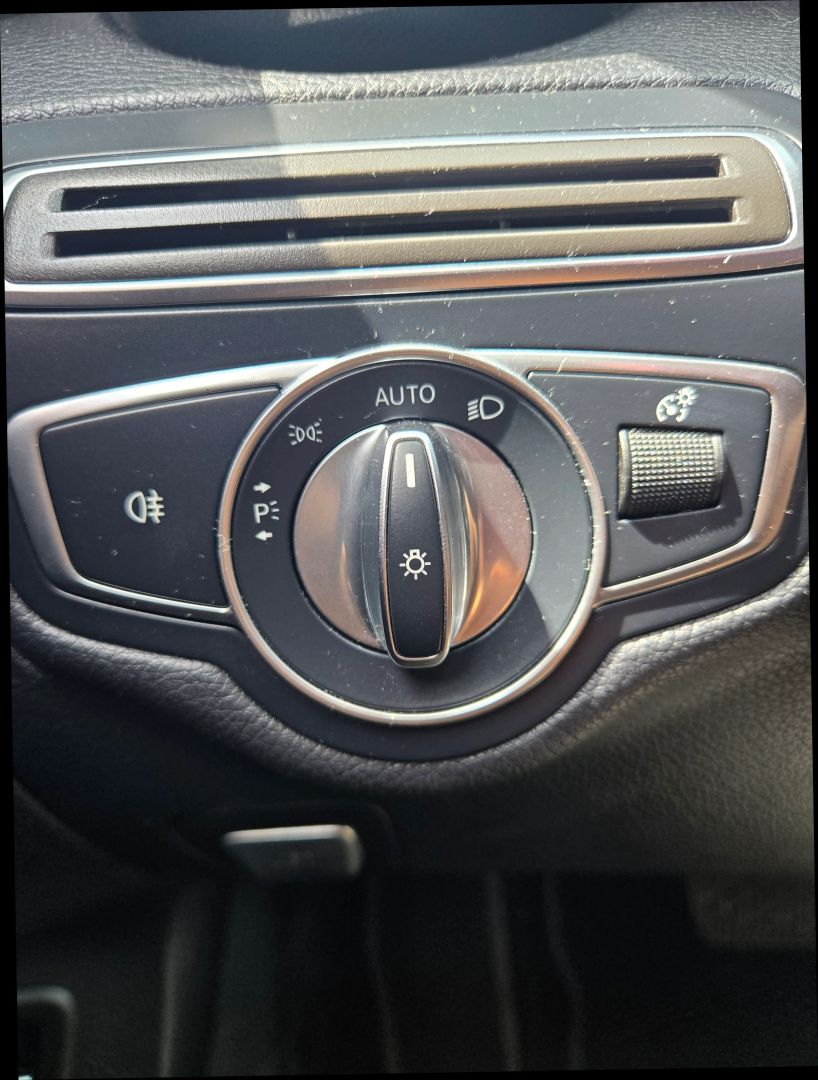 2018 Mercedes Benz C 300 Sedan photo 22