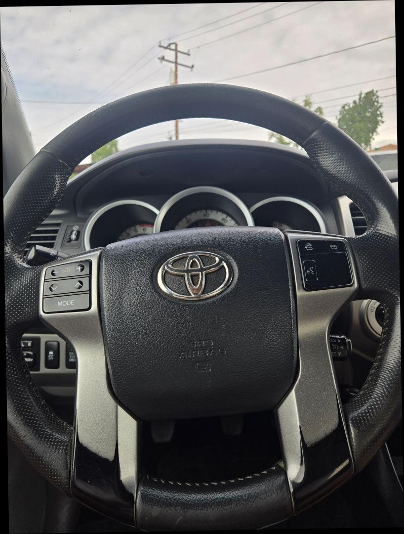 2012 Toyota Tacoma TRD Off-Road photo 11