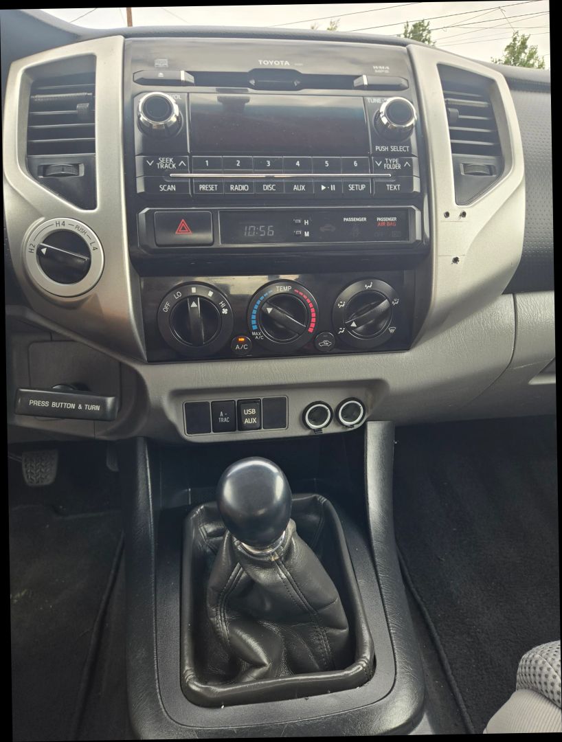 2012 Toyota Tacoma TRD Off-Road photo 15