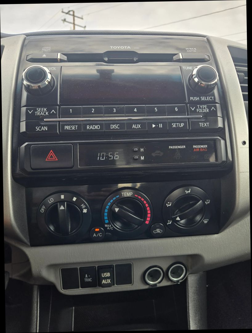 2012 Toyota Tacoma TRD Off-Road photo 16