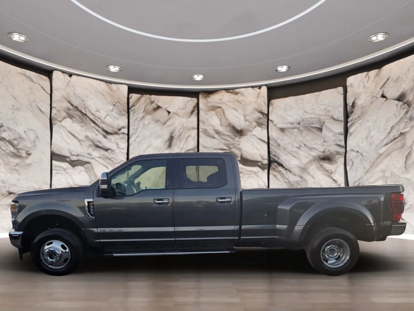 2020 Ford F-350 Lariat photo 2