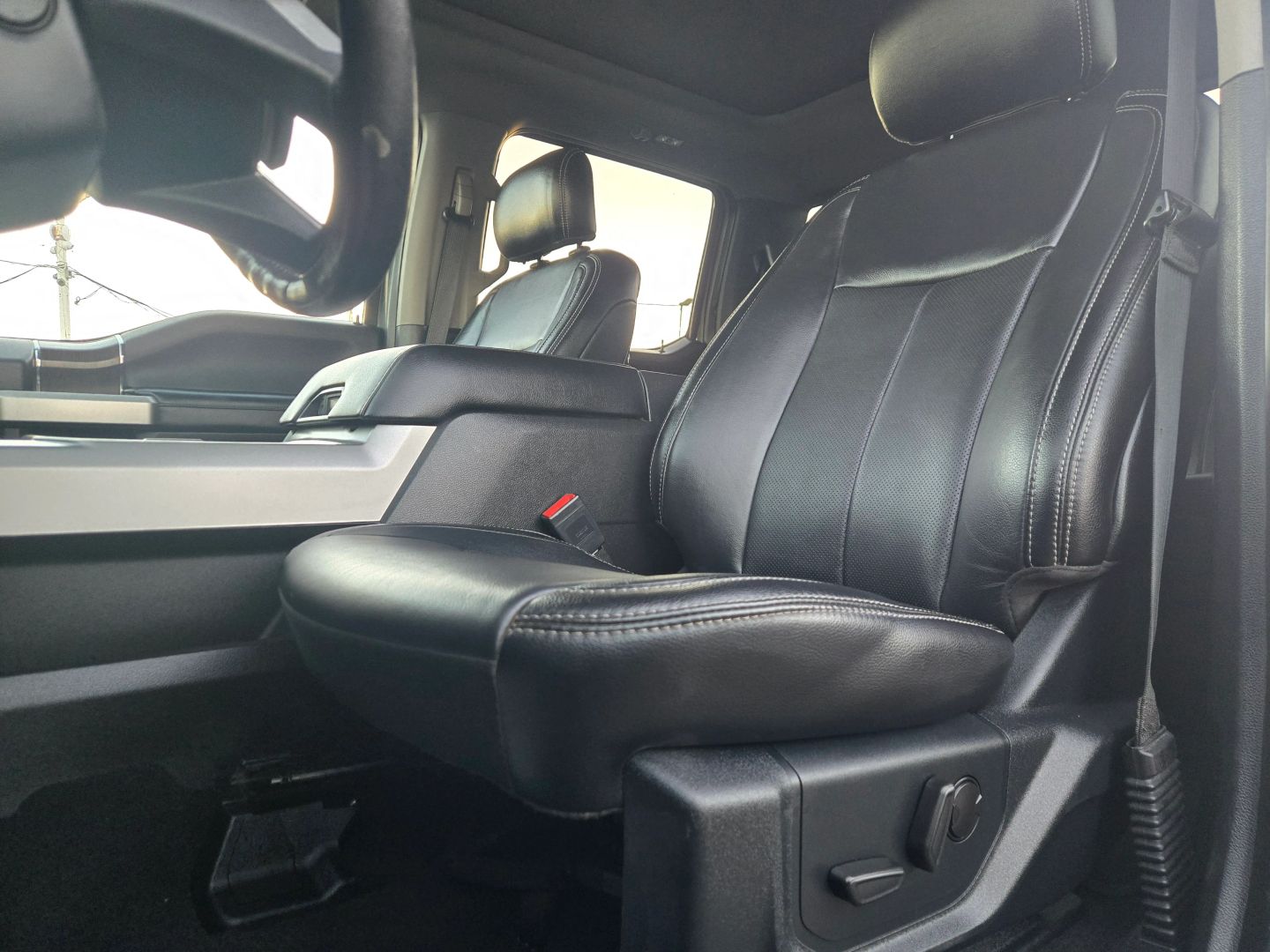 2020 Ford F-350 Lariat photo 6