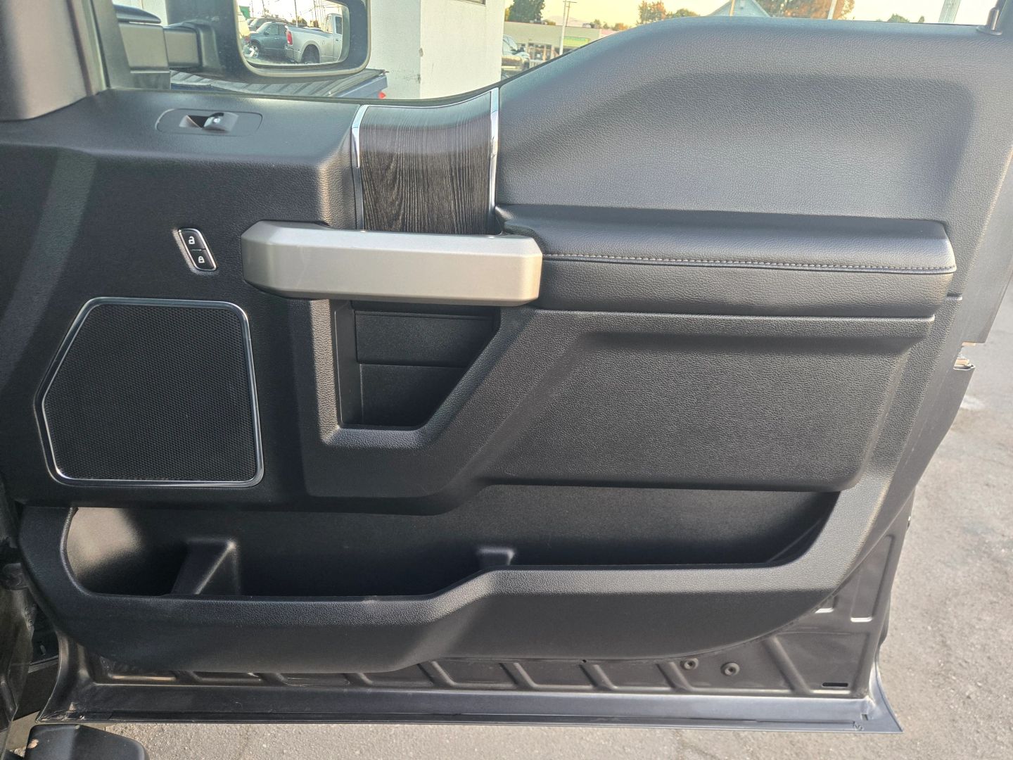 2020 Ford F-350 Lariat photo 9