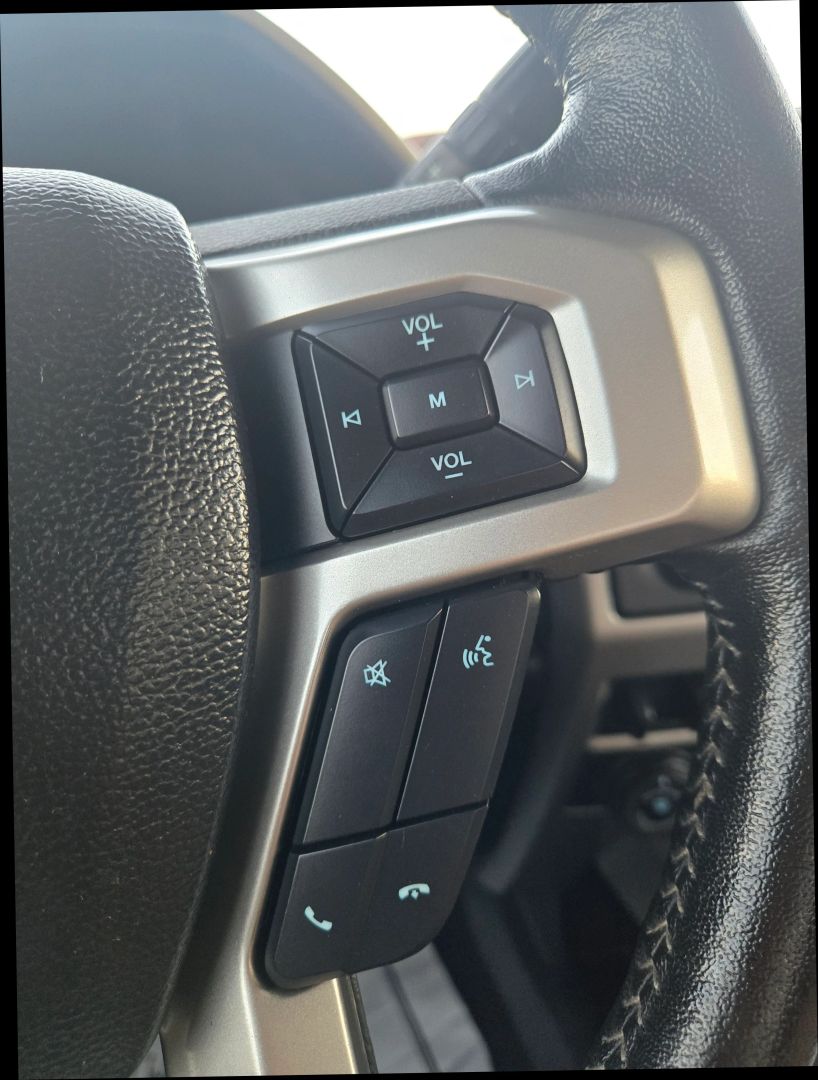 2020 Ford F-350 Lariat photo 14