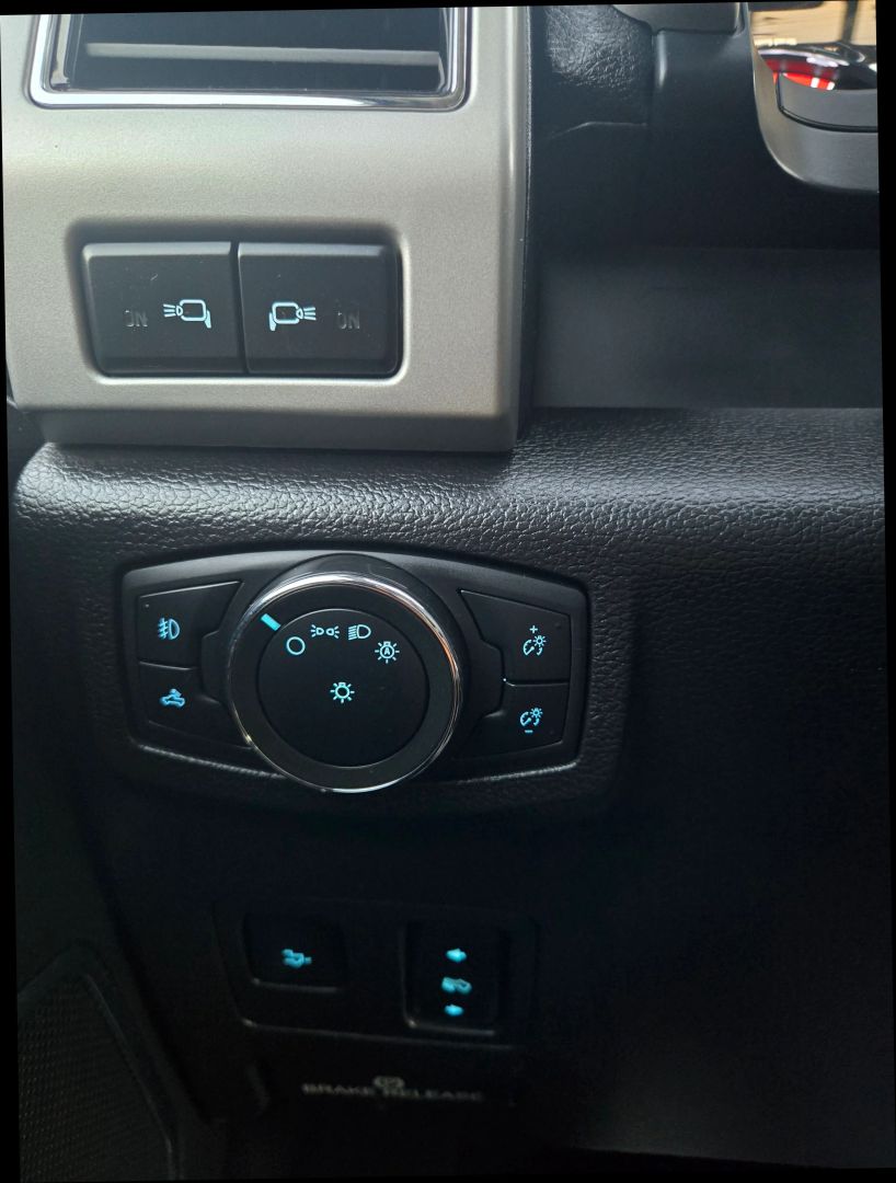2020 Ford F-350 Lariat photo 17
