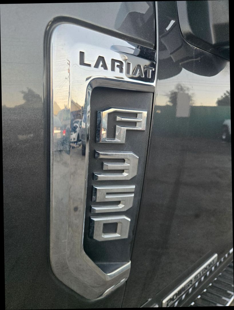 2020 Ford F-350 Lariat photo 33