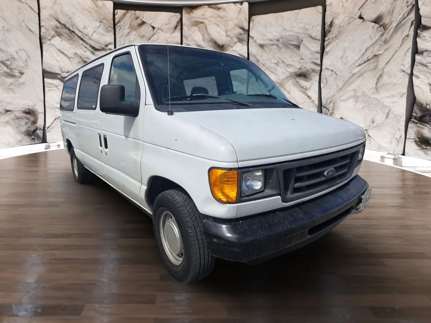 2003 Ford E-150 photo 3