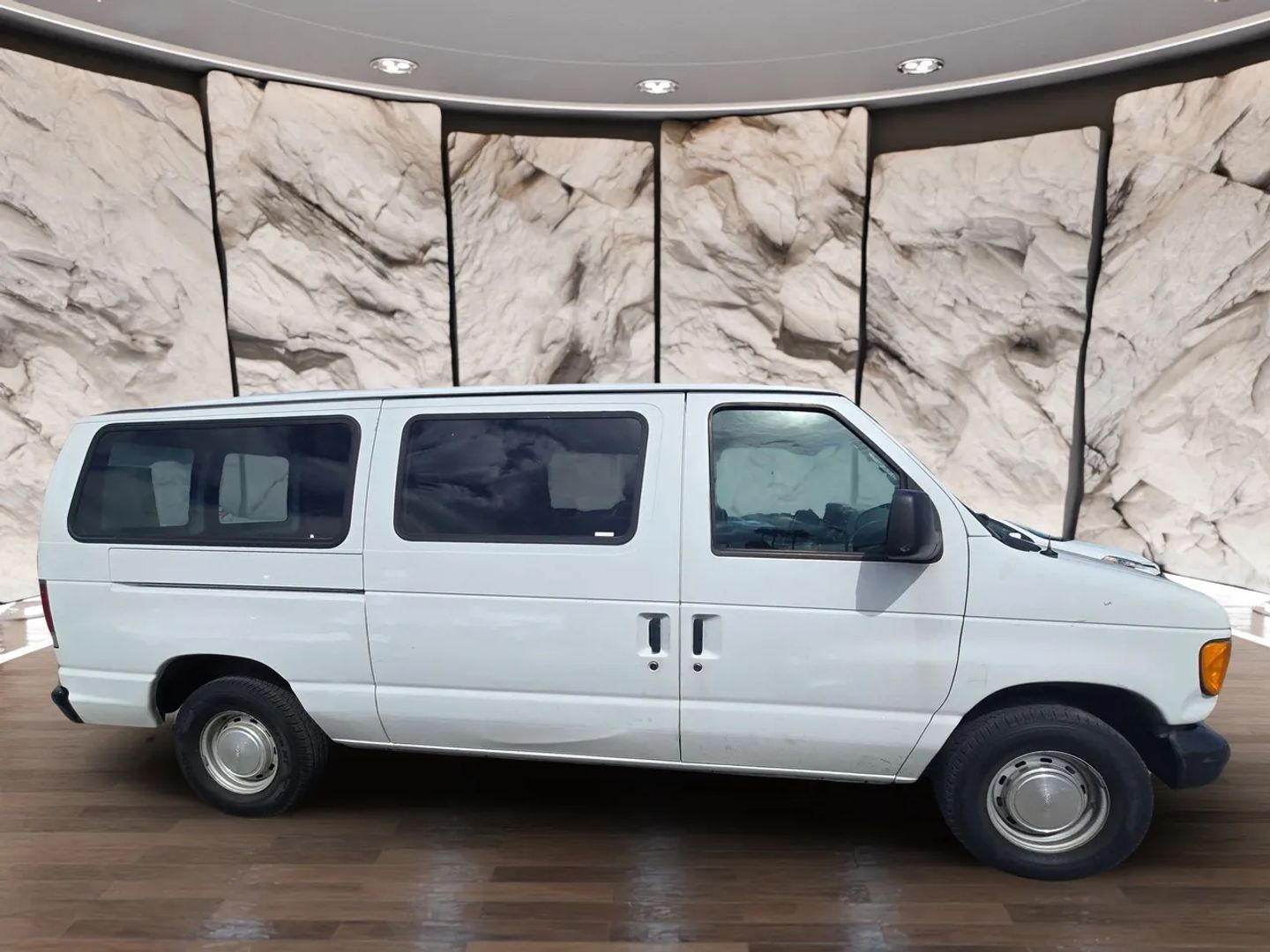 2003 Ford E-150 photo 4