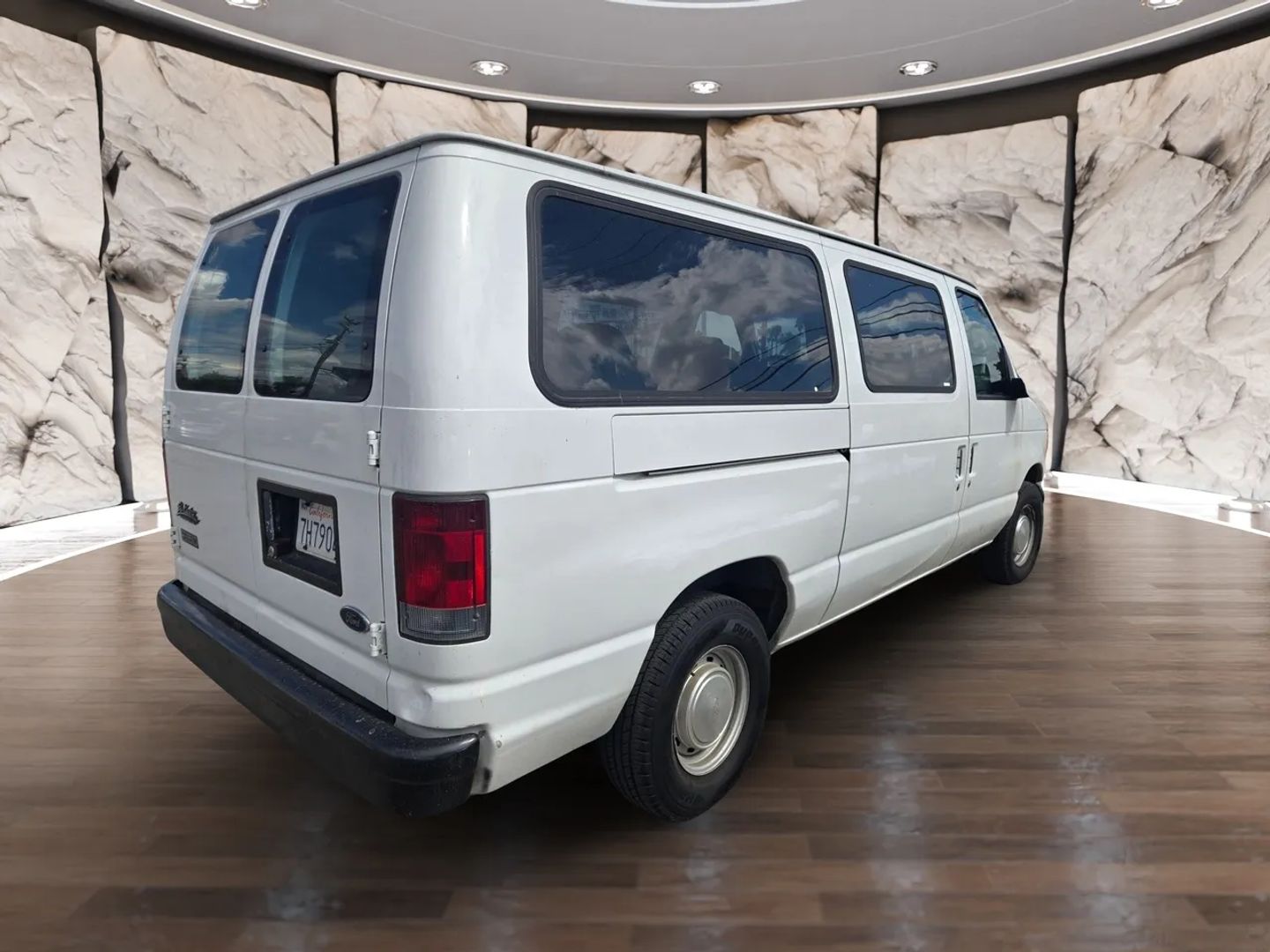 2003 Ford E-150 photo 5