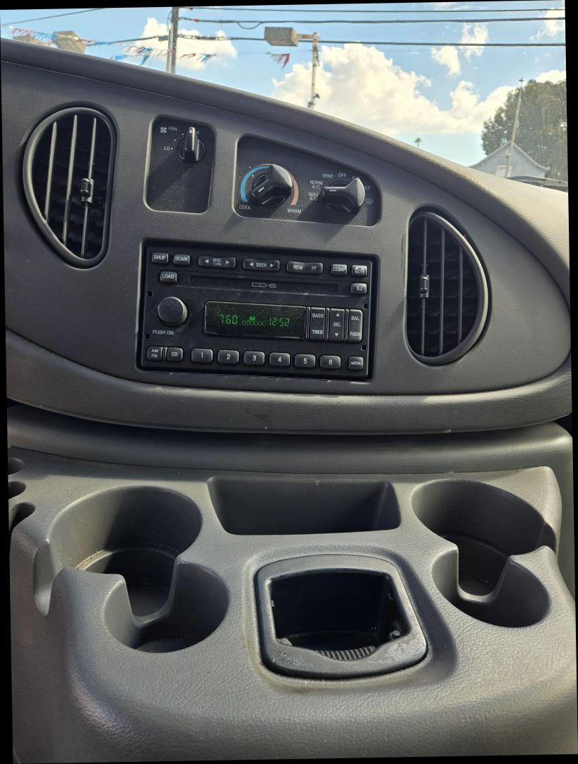 2003 Ford E-150 photo 7