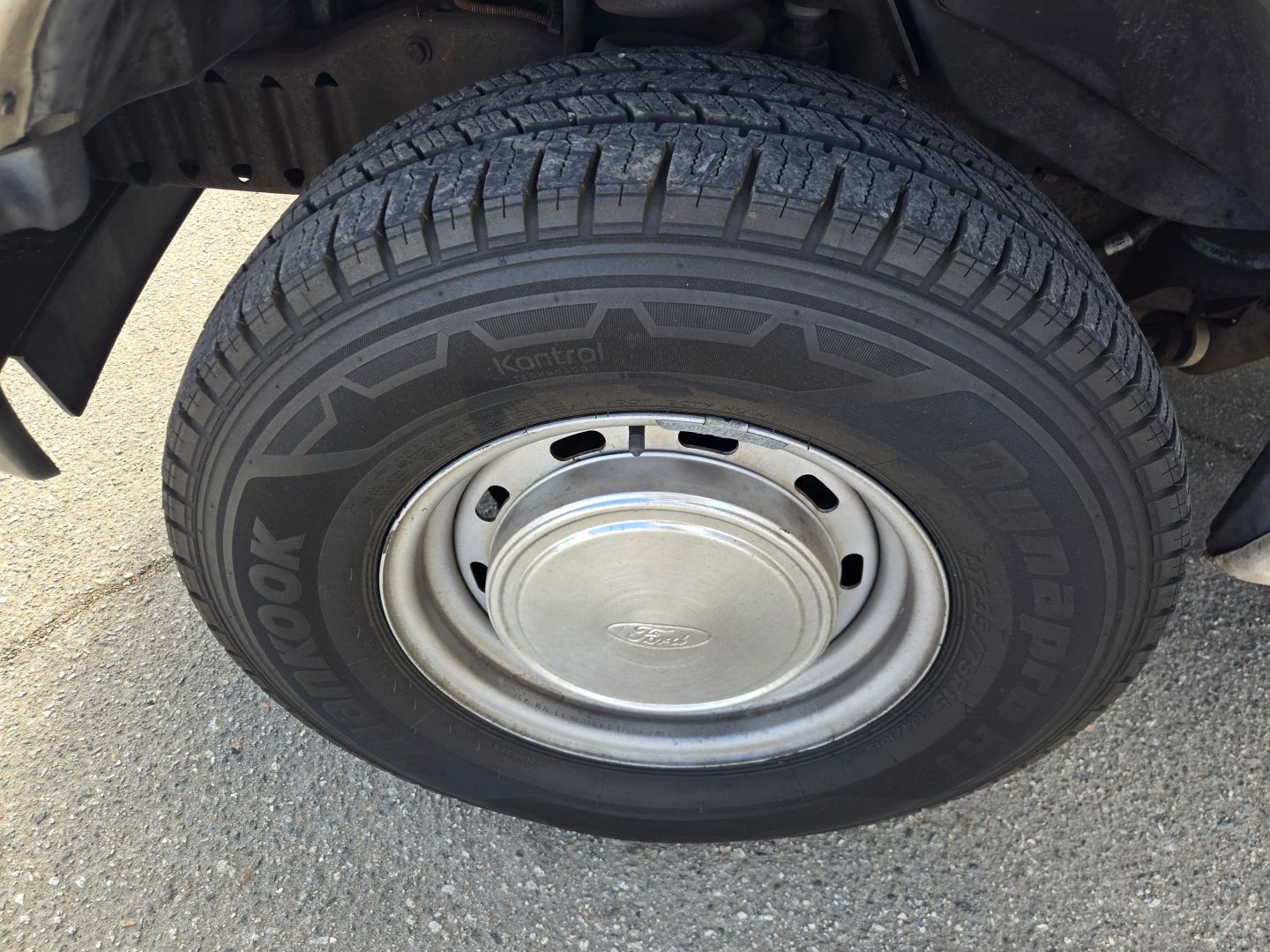 2003 Ford E-150 photo 10