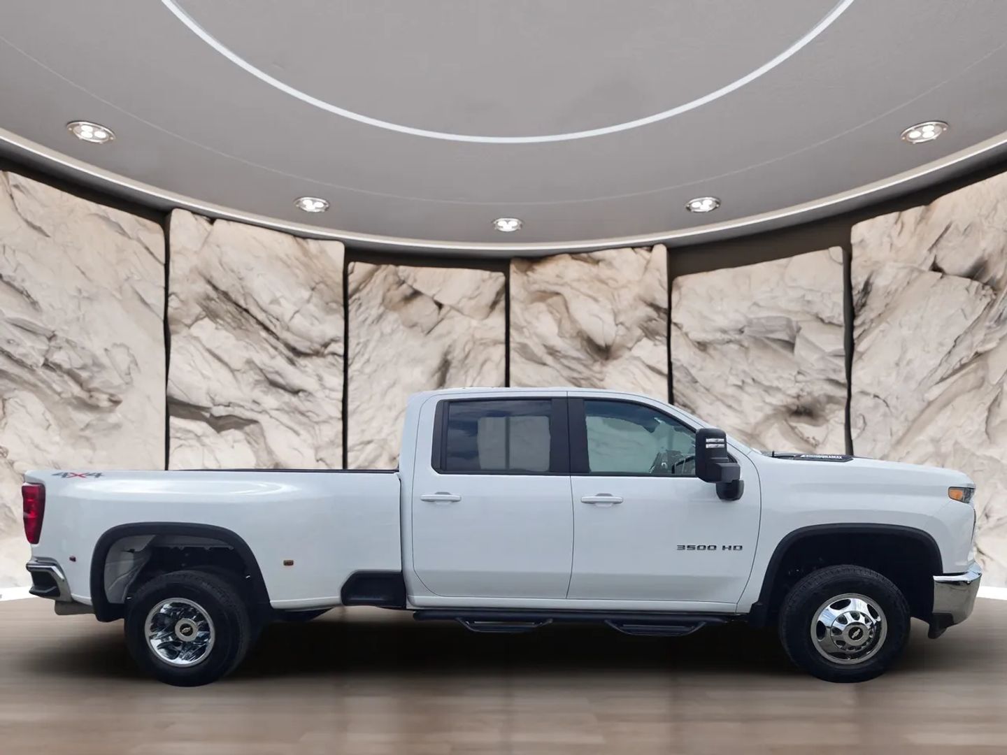2023 Chevrolet Silverado 3500HD LT photo 4