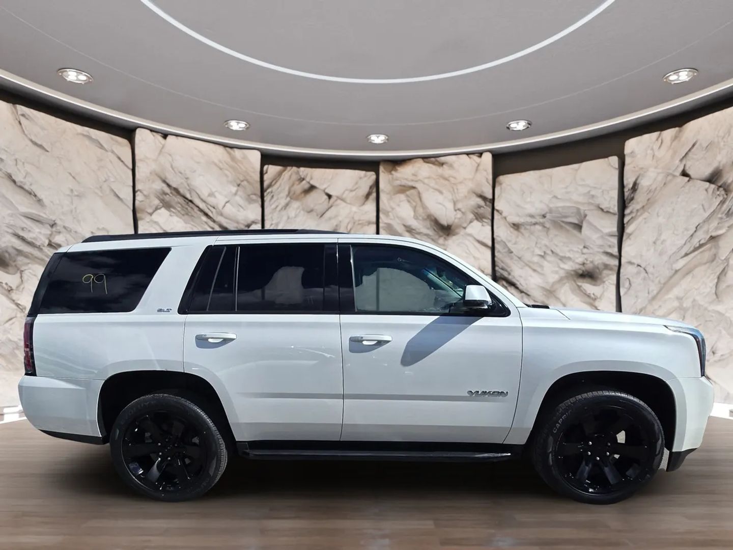 2019 Gmc Yukon SLT photo 4