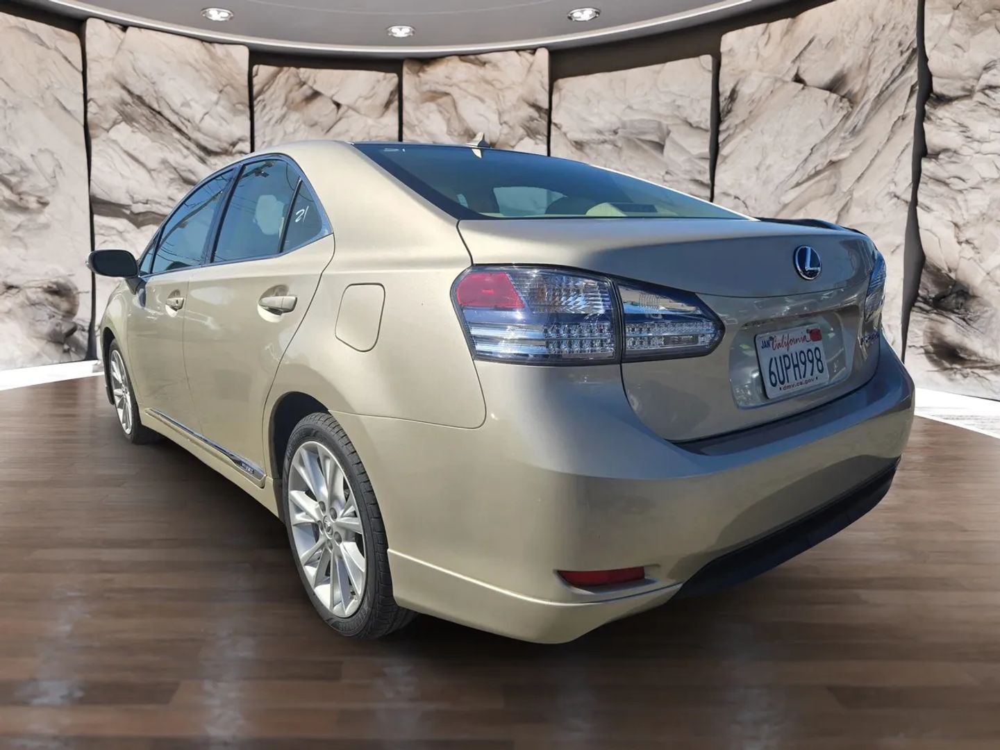 Photo 8 of this Lexus HS 250h