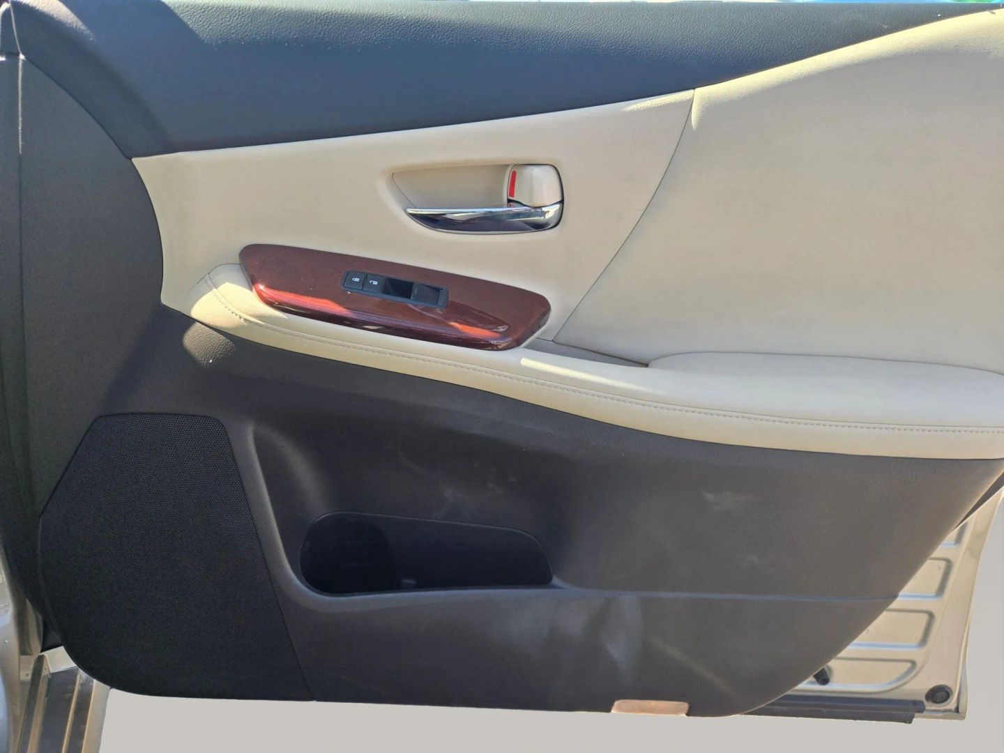 Photo 14 of this Lexus HS 250h