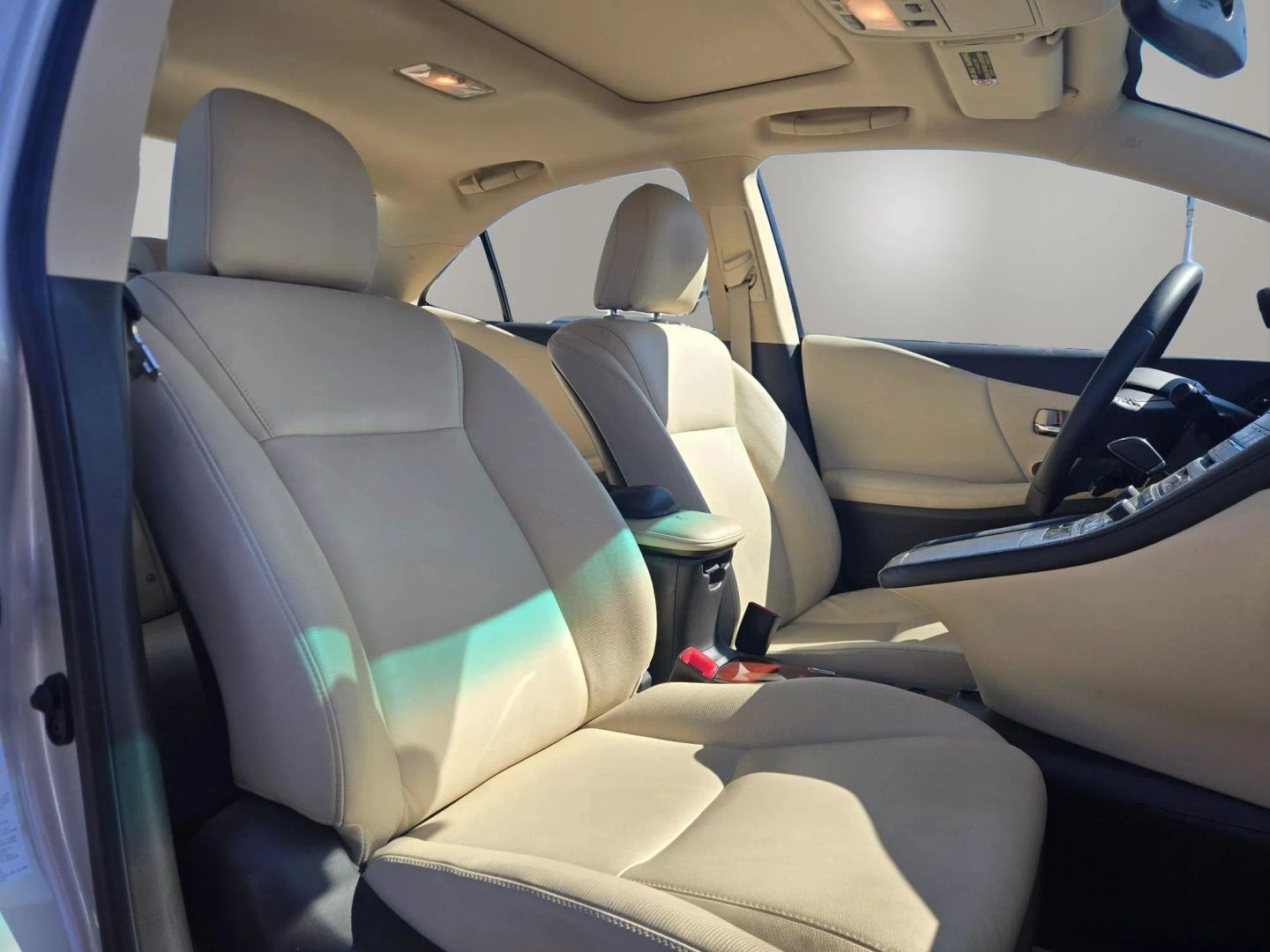Photo 15 of this Lexus HS 250h