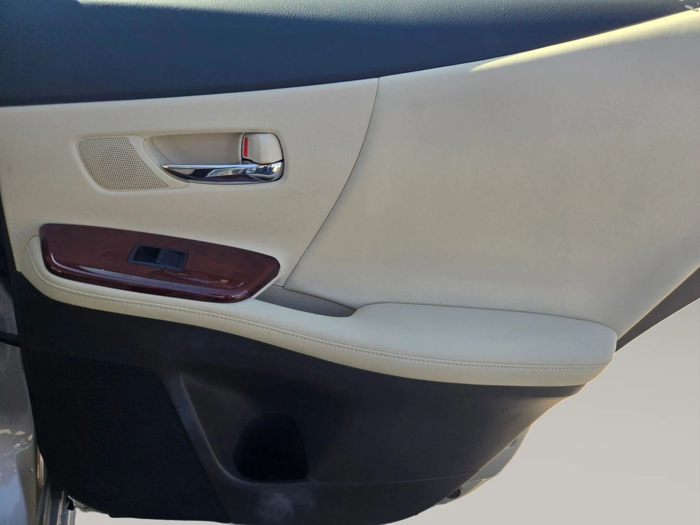 Photo 16 of this Lexus HS 250h