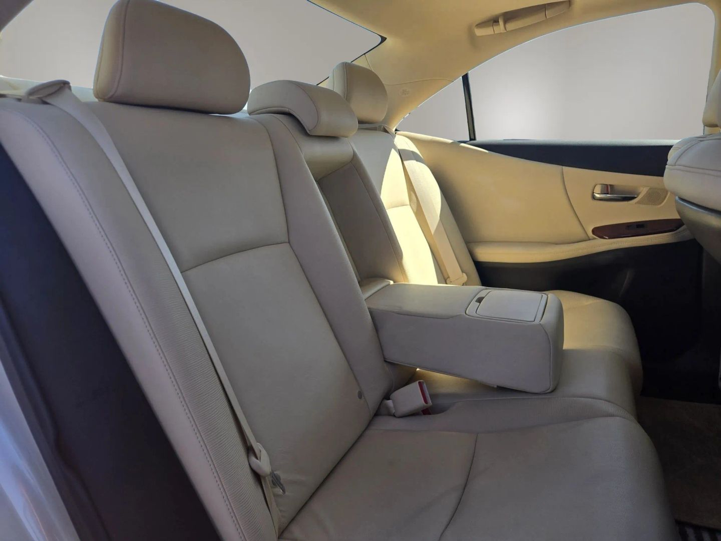 Photo 17 of this Lexus HS 250h