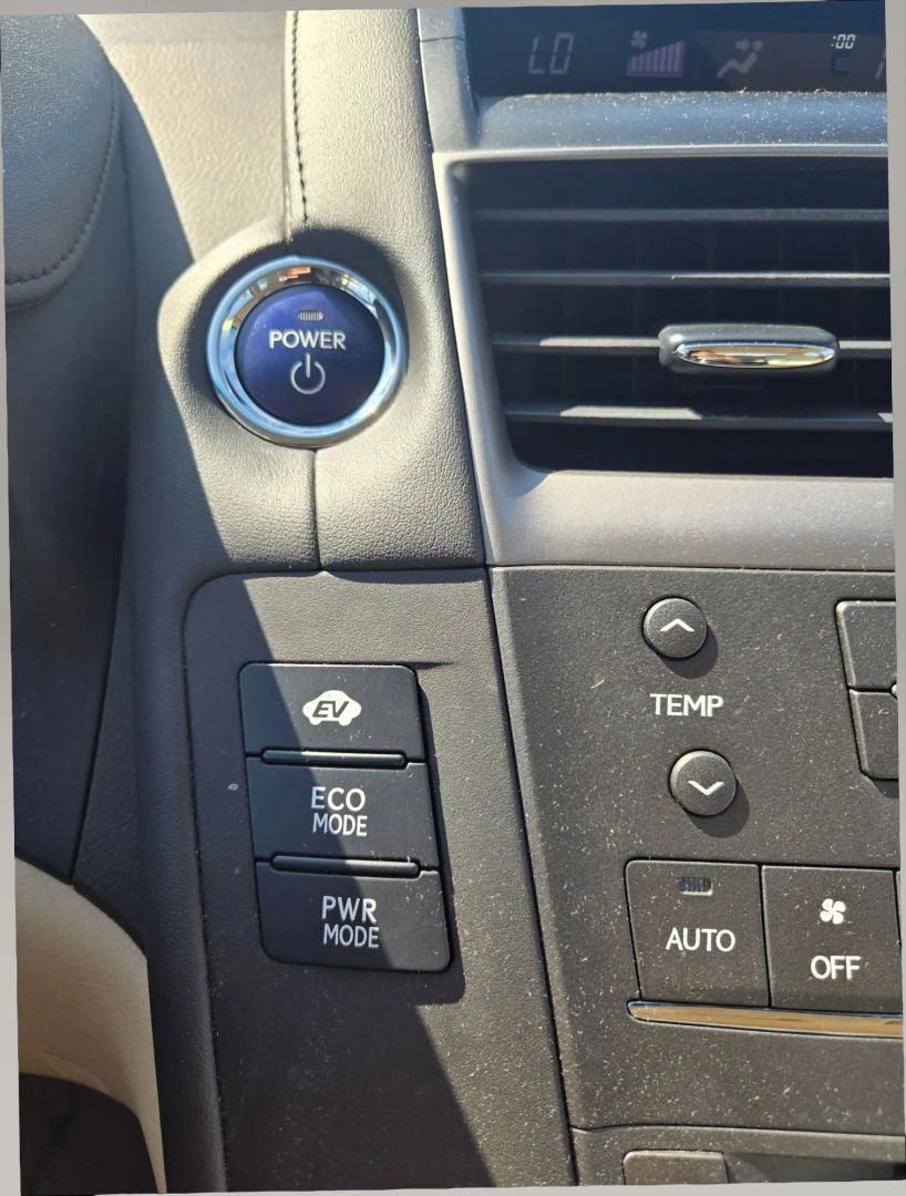 Photo 25 of this Lexus HS 250h