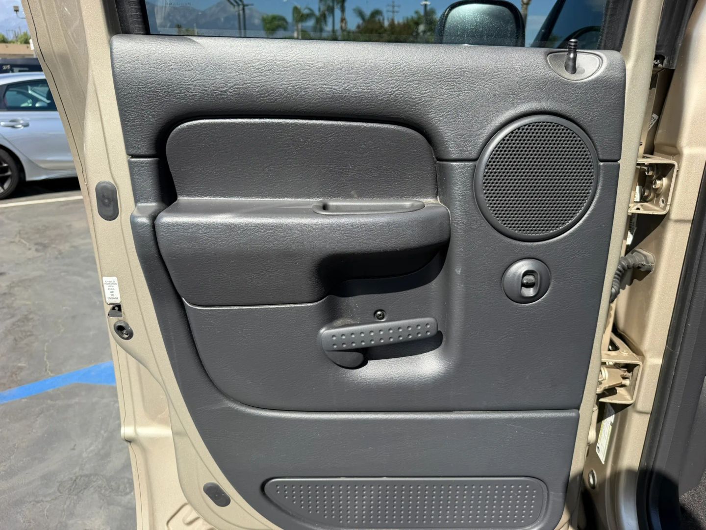 Photo 7 of this Dodge Ram 1500