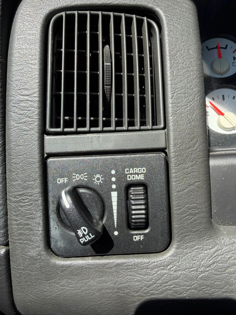 Photo 21 of this Dodge Ram 1500