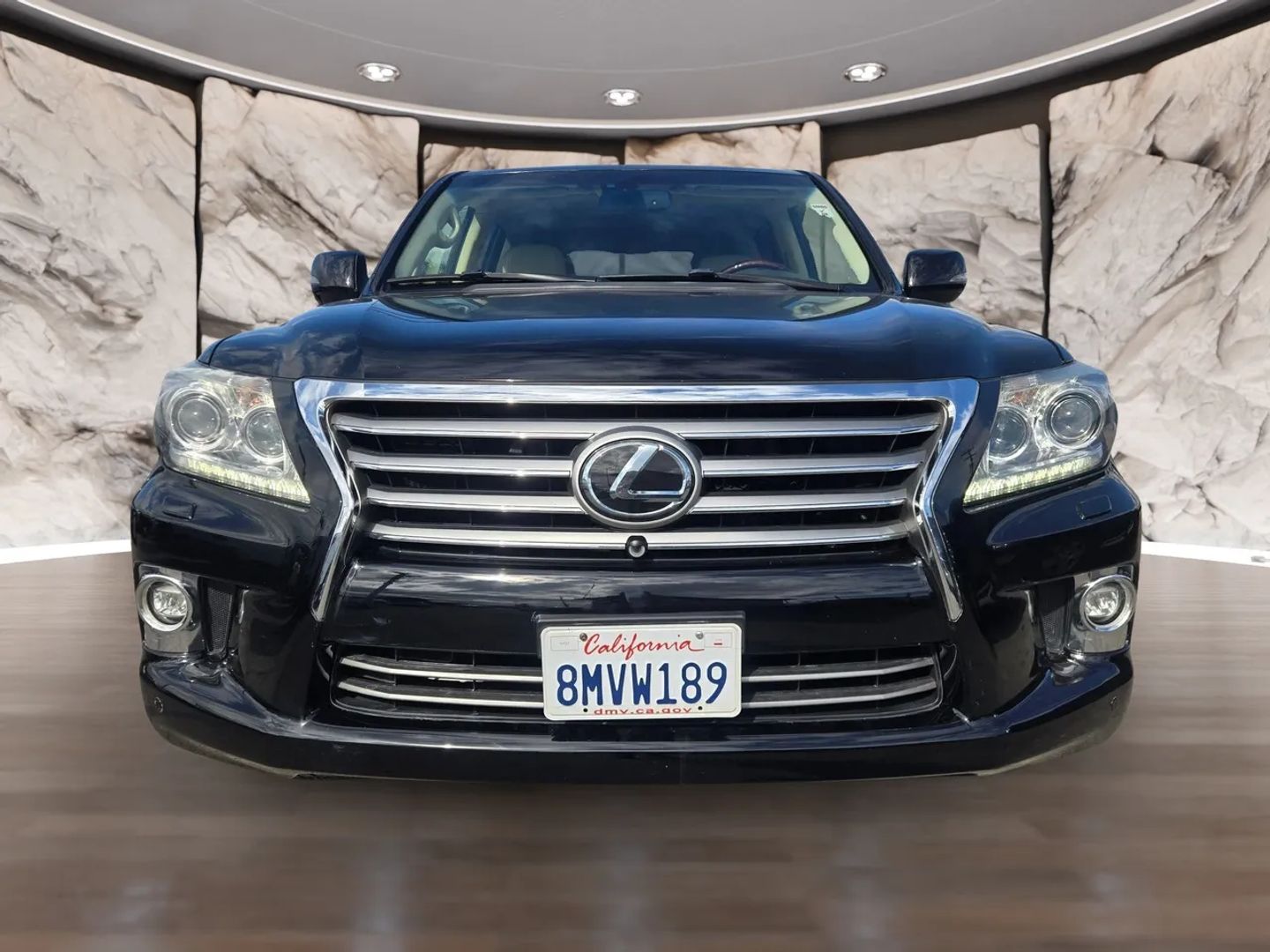 2014 Lexus LX 570 photo 2