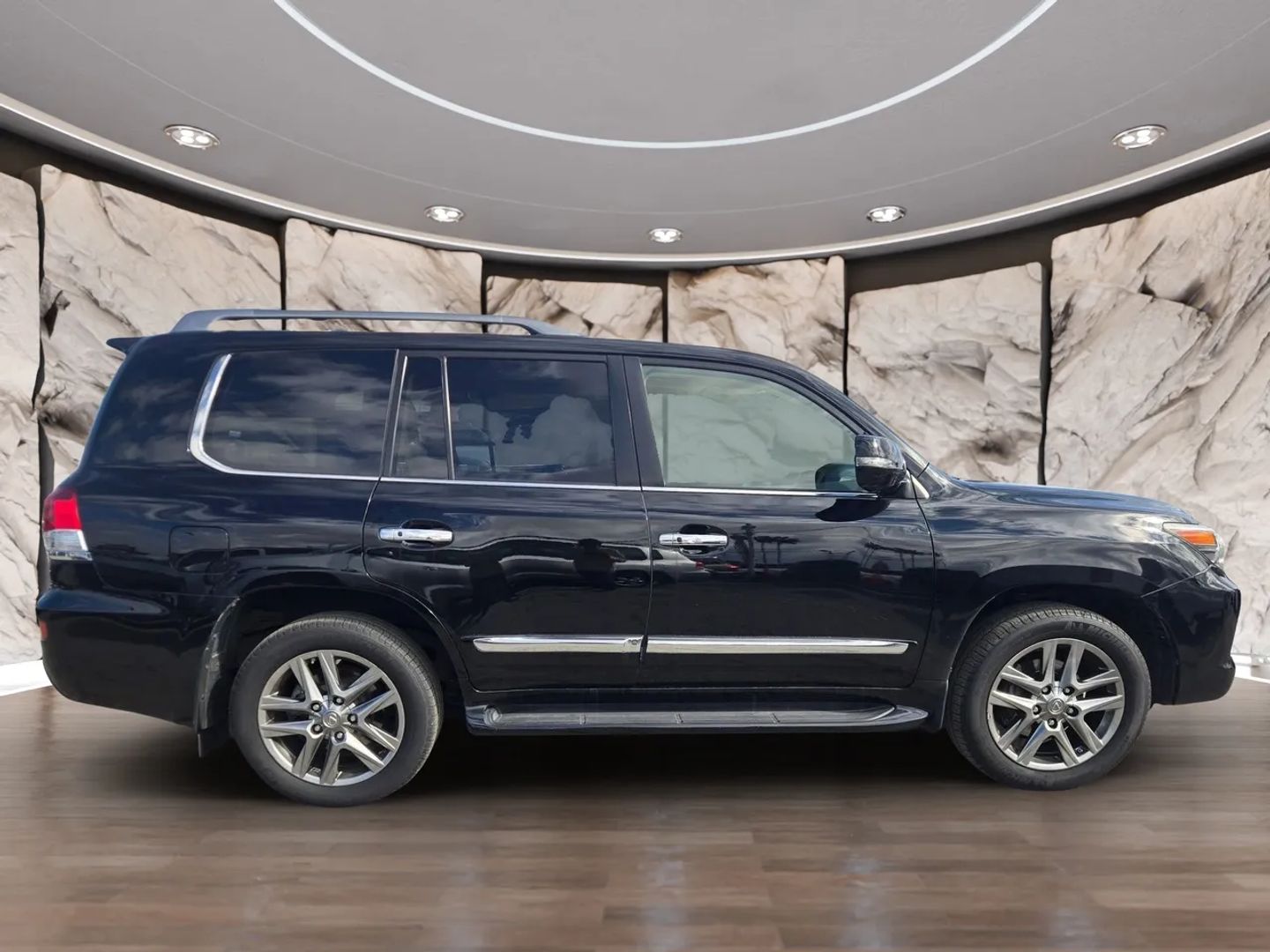 2014 Lexus LX 570 photo 4