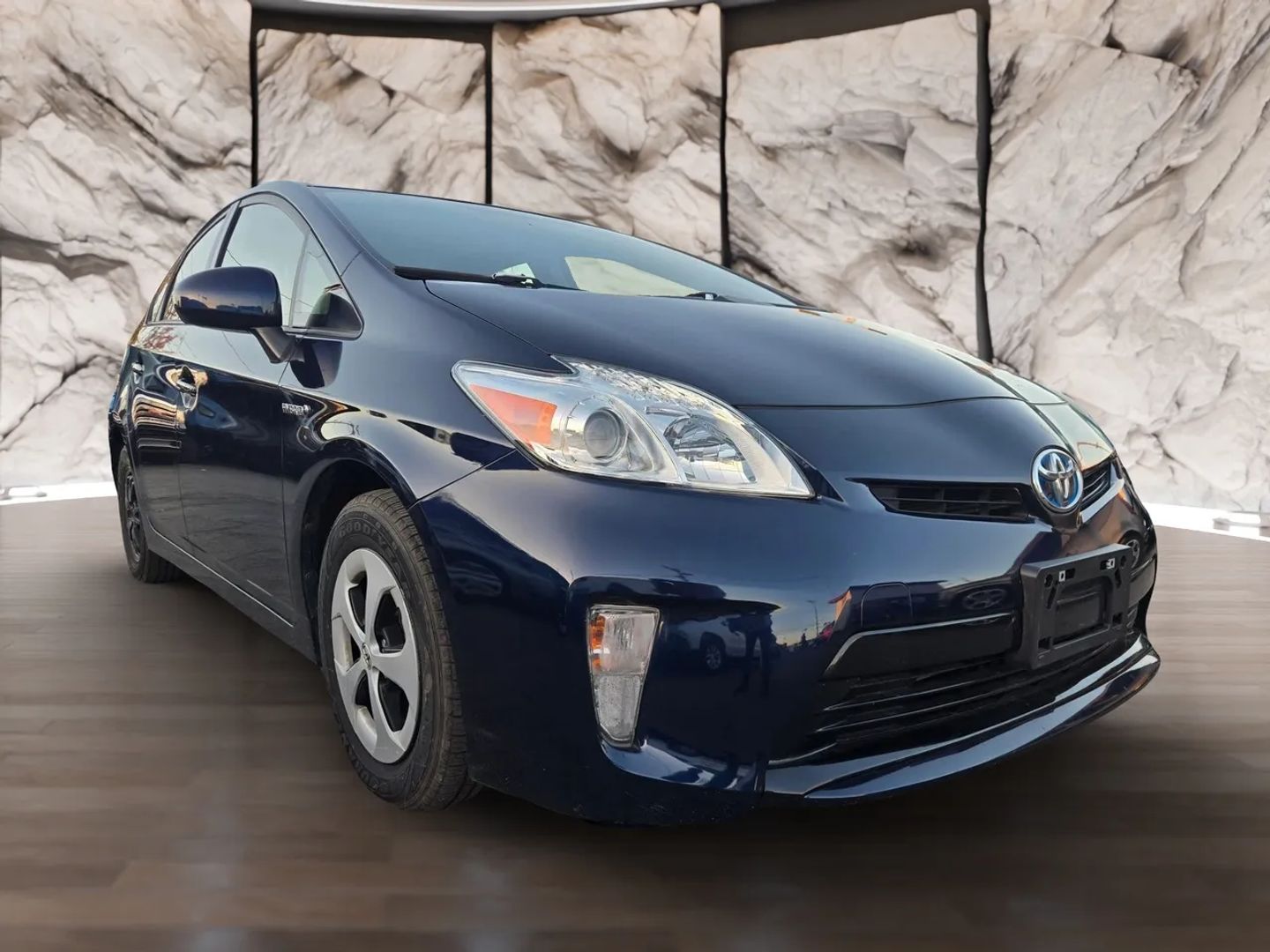 2013 Toyota Prius Three photo 3