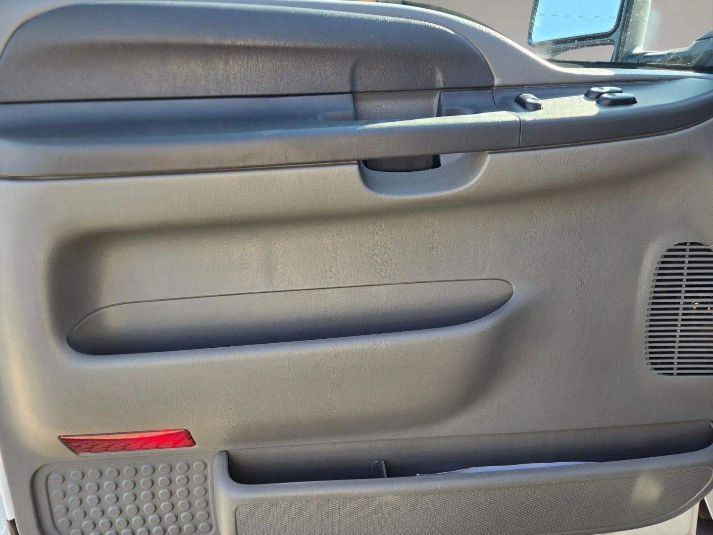 Photo 9 of this Ford Super Duty F-350 SRW