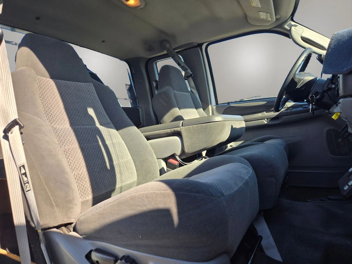 Photo 15 of this Ford Super Duty F-350 SRW