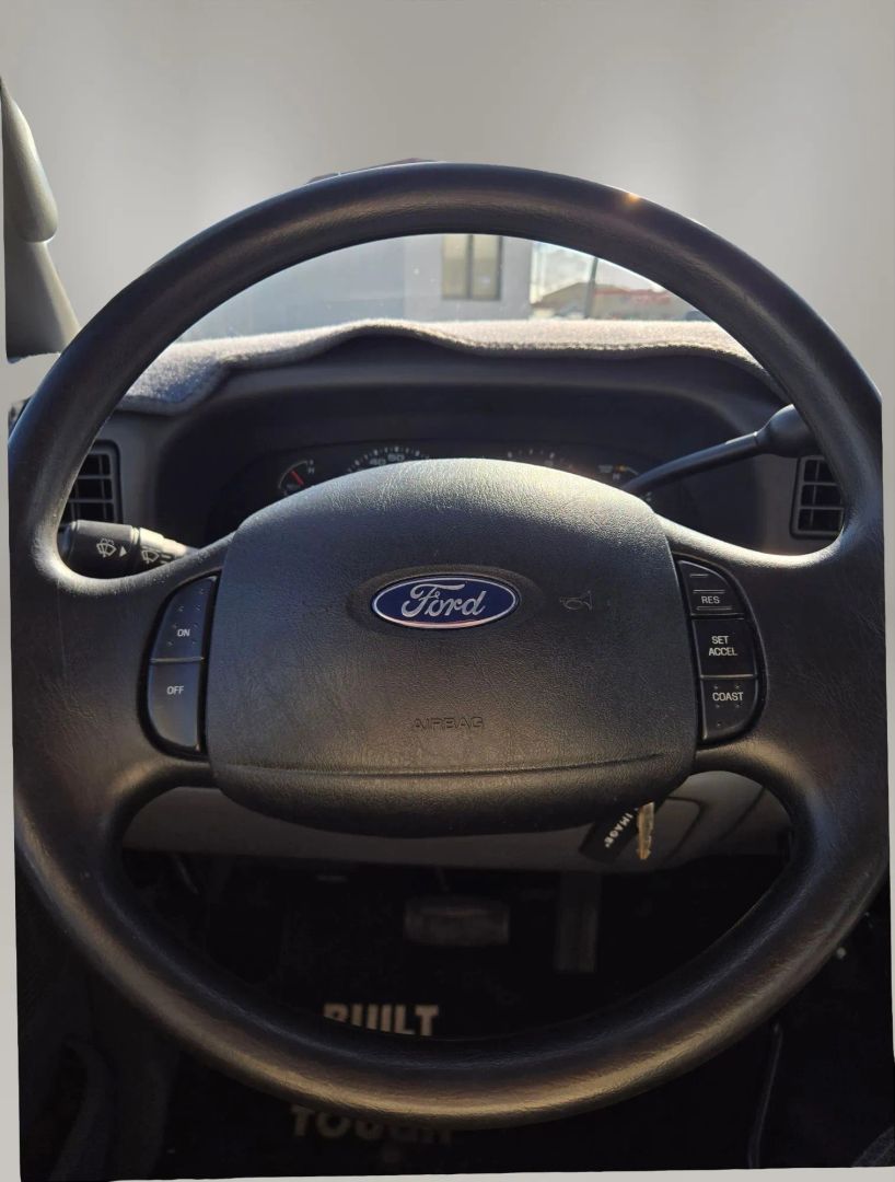 Photo 19 of this Ford Super Duty F-350 SRW
