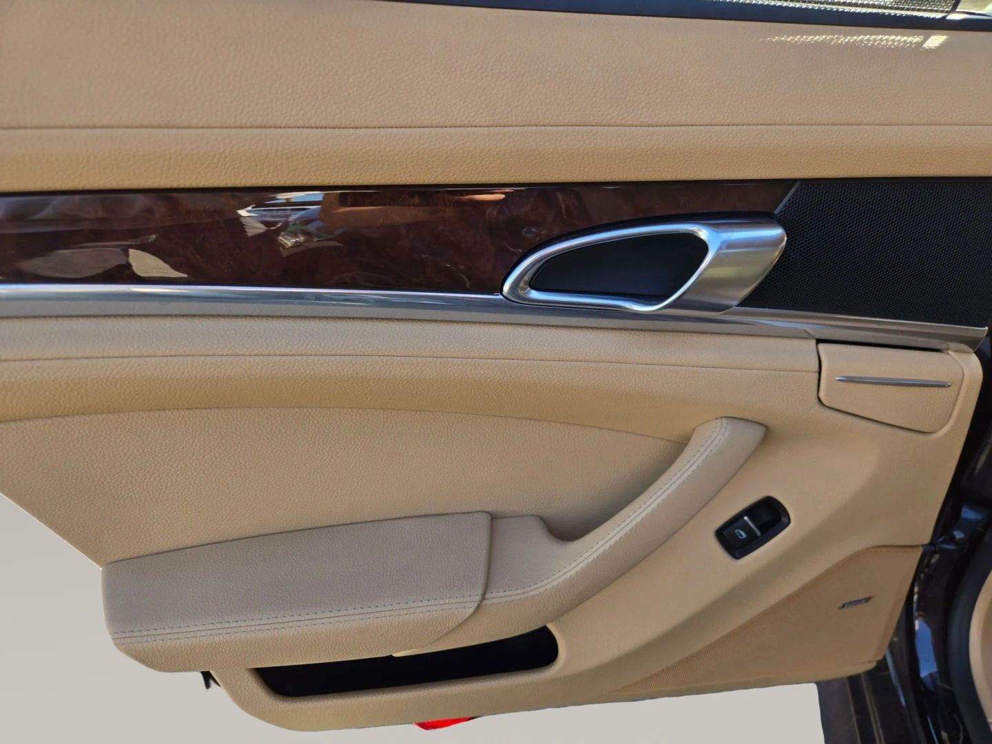 Photo 12 of this Porsche Panamera