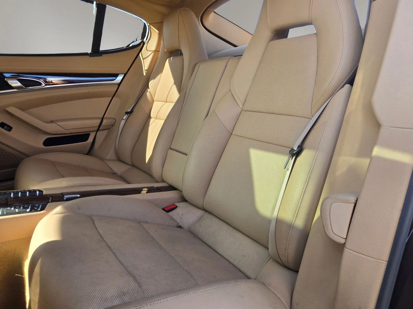 Photo 13 of this Porsche Panamera