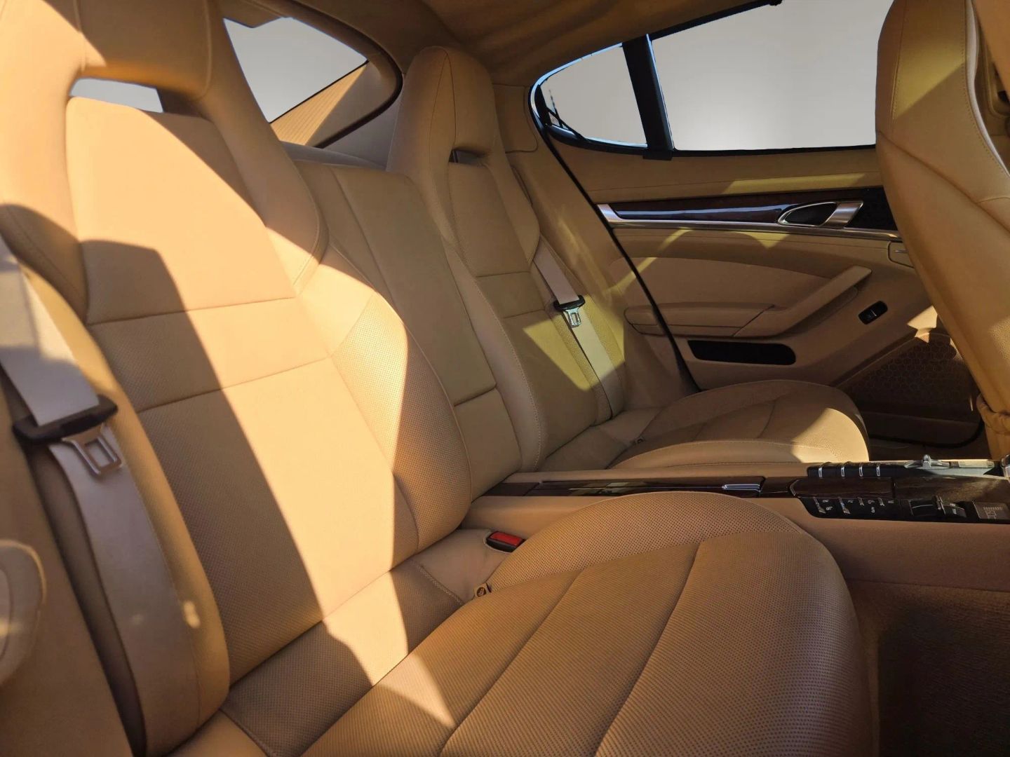 Photo 17 of this Porsche Panamera