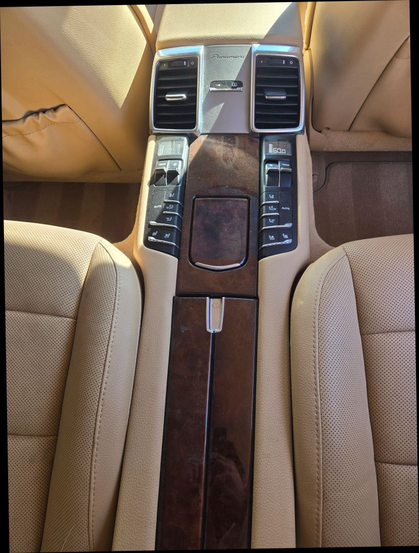 Photo 18 of this Porsche Panamera
