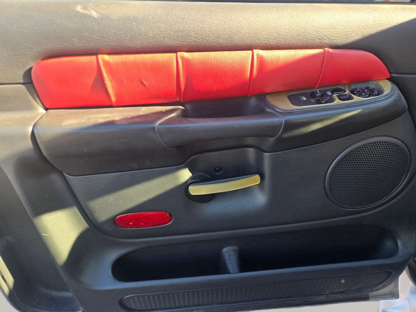 Photo 9 of this Dodge Ram 1500