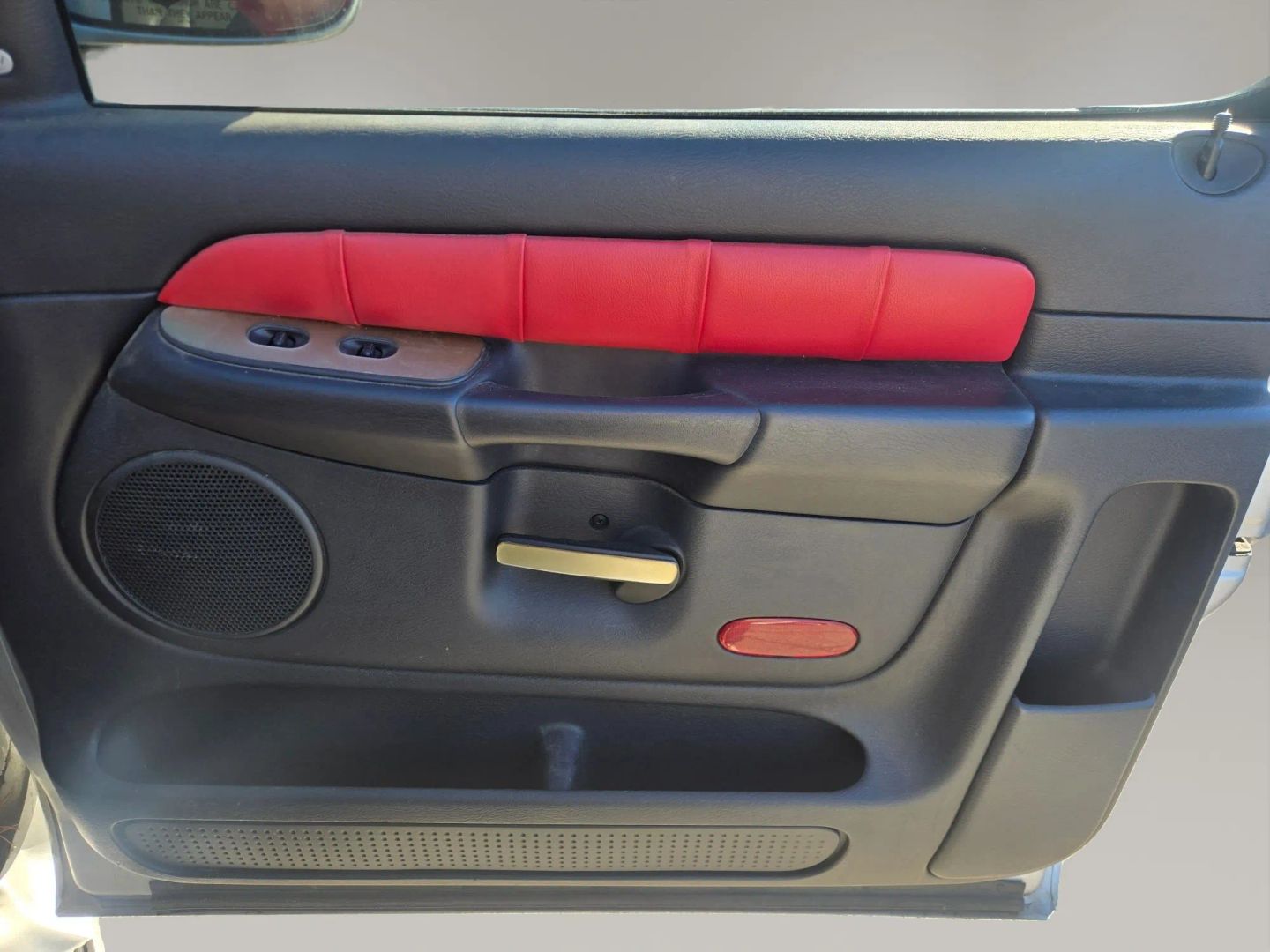 Photo 12 of this Dodge Ram 1500